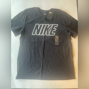 Men’s black nike tee-shirt